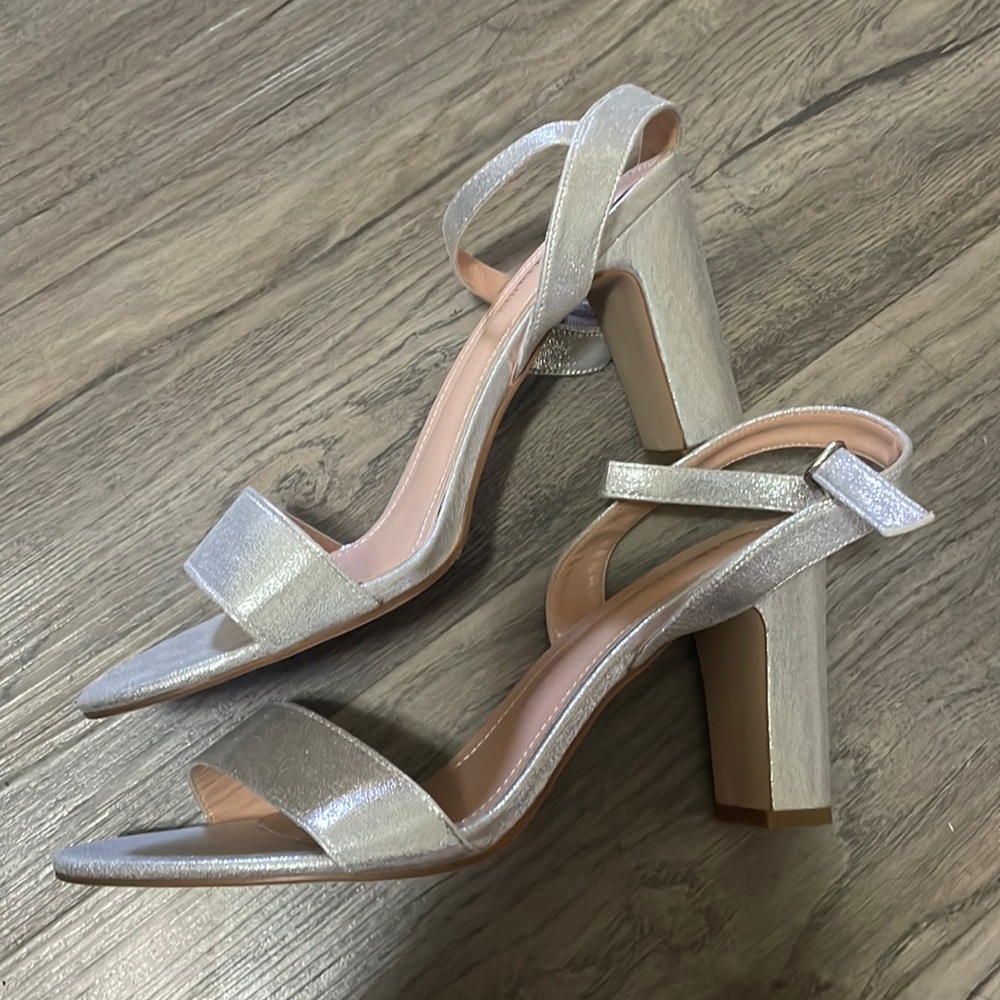 Dream Pairs Silver Heels Size 11 Woman